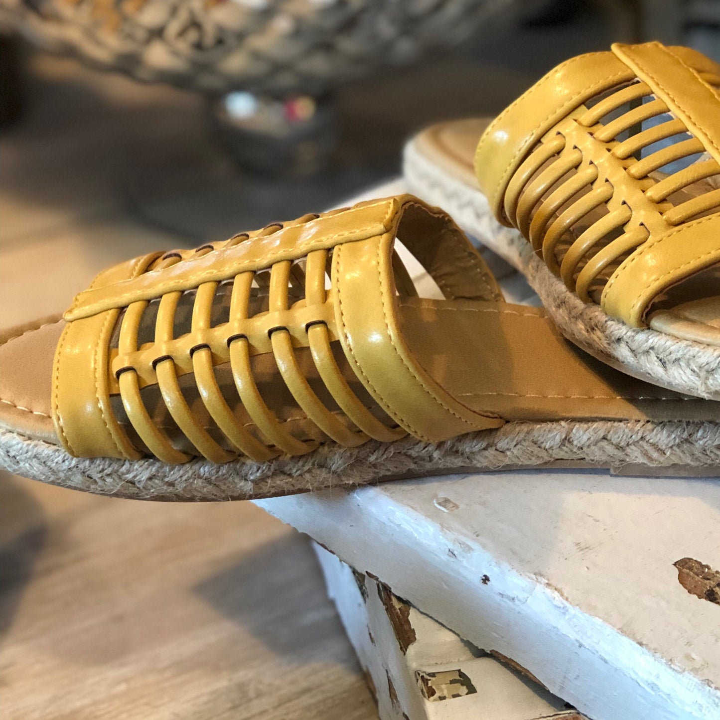 Quipid yellow sandal